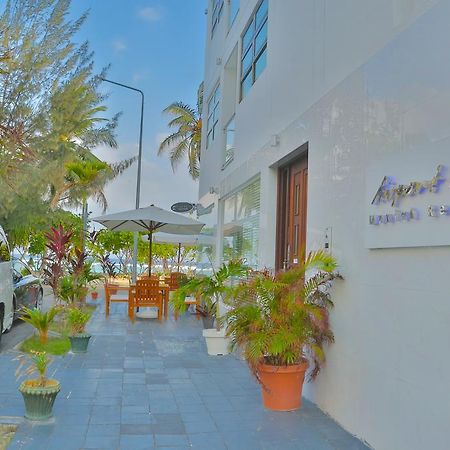Airport Beach Hotel Хулхумале Экстерьер фото