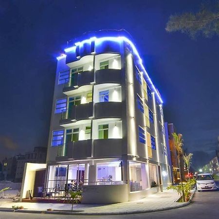 Airport Beach Hotel Хулхумале Экстерьер фото
