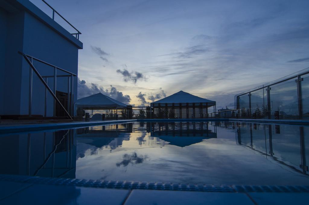 Airport Beach Hotel Хулхумале Экстерьер фото