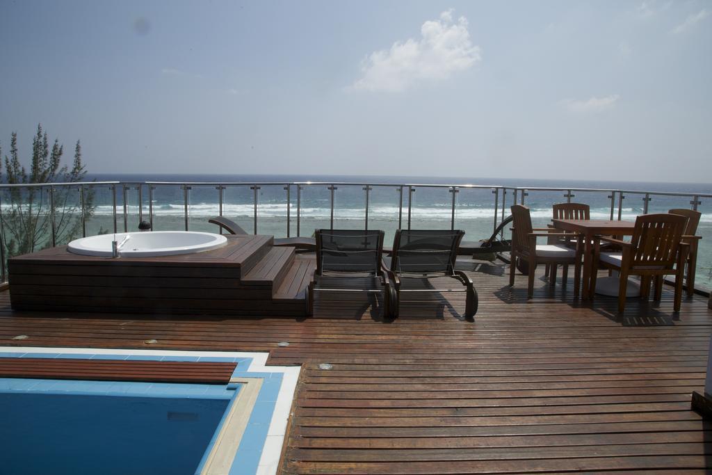 Airport Beach Hotel Хулхумале Экстерьер фото
