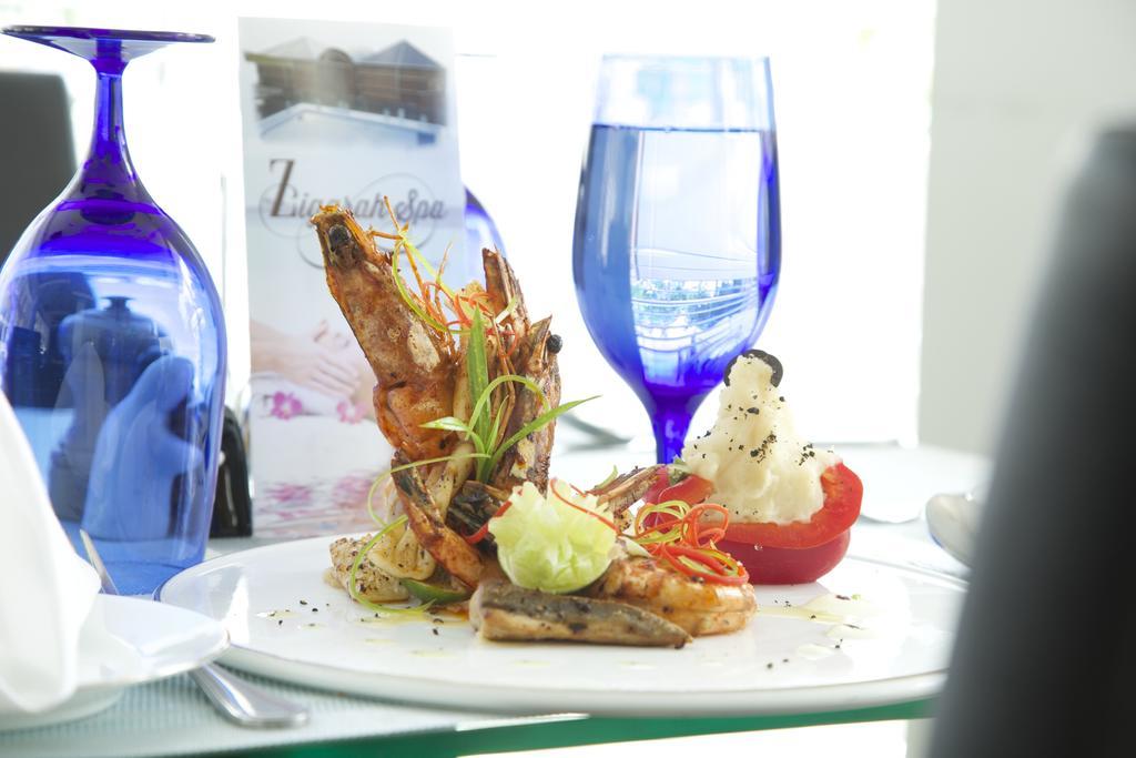 Airport Beach Hotel Хулхумале Экстерьер фото