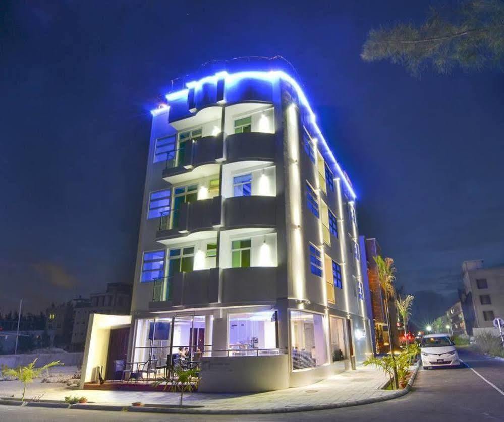 Airport Beach Hotel Хулхумале Экстерьер фото