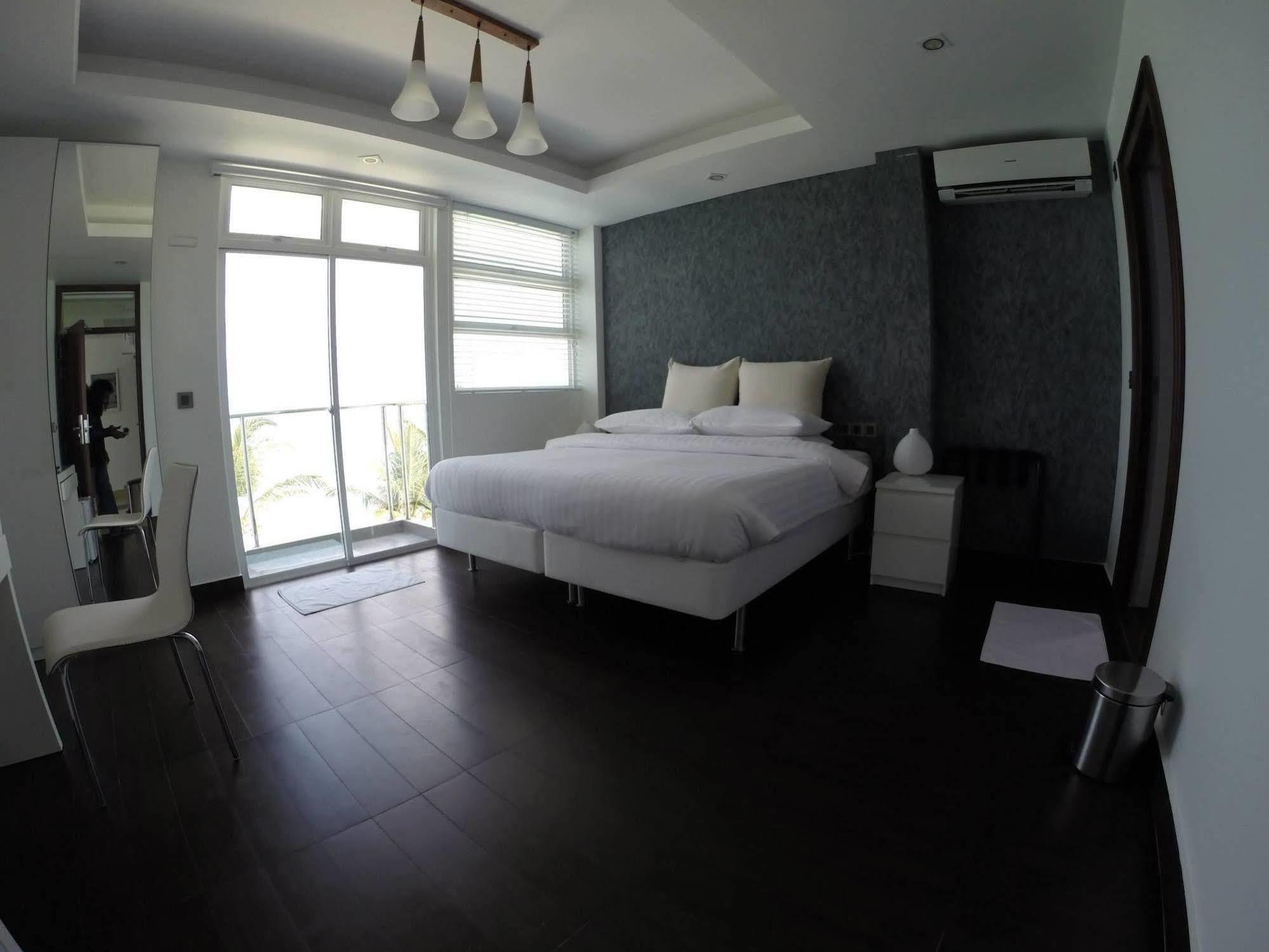 Airport Beach Hotel Хулхумале Экстерьер фото