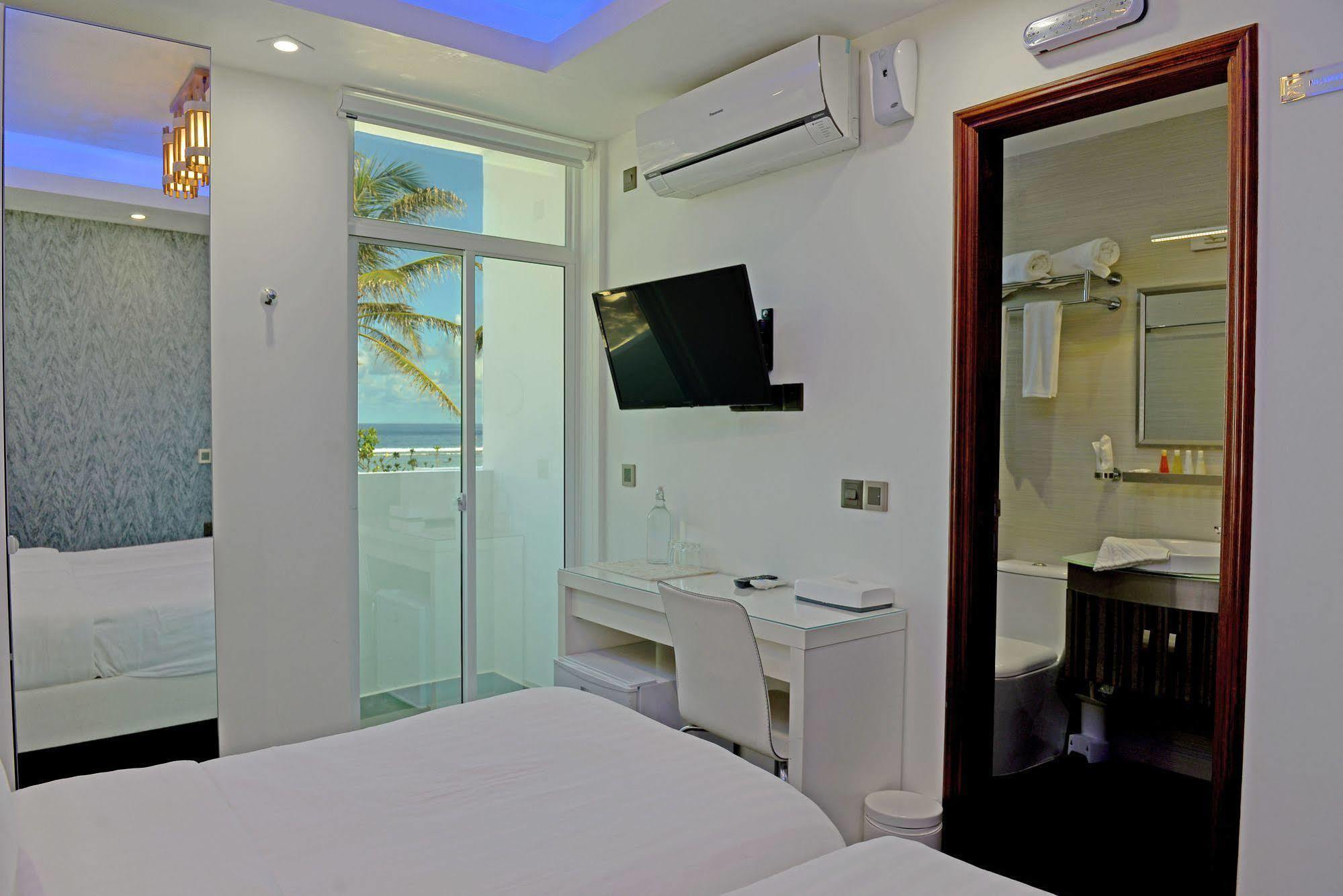 Airport Beach Hotel Хулхумале Экстерьер фото